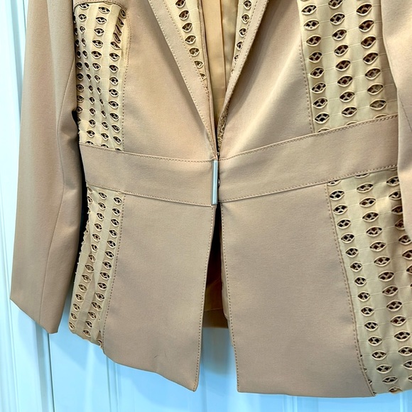 Alberto Makali Tan Blazer with Perferated Detail at Collar and Front sz.6 - Picture 3 of 12
